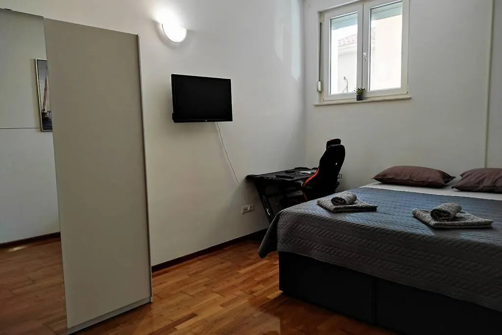 Spacious Apartment Near City Center And The Beach Split