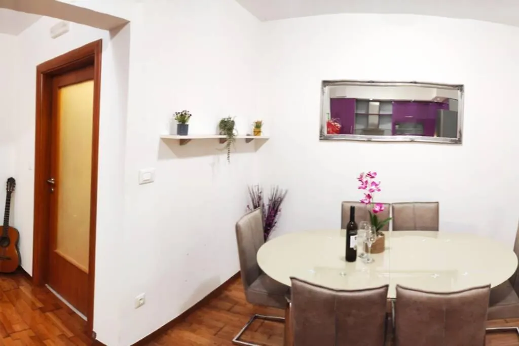 Spacious Apartment Near City Center And The Beach Split